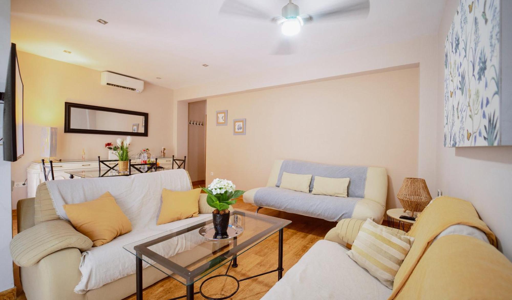 City Center Confortable Home — Photos 1